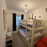 4 Bed In Oc-82616 Nyaraló Whitby