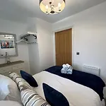 4 Bed In Oc-82616 * וויטבי