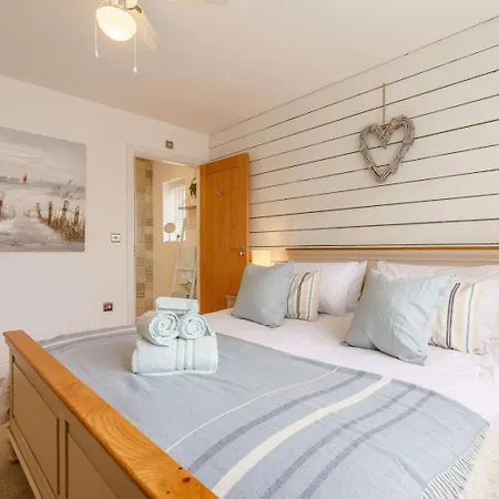 4 Bed In Oc-82616 Holiday home