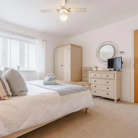 בית נופש 4 Bed In Oc-82616 וויטבי