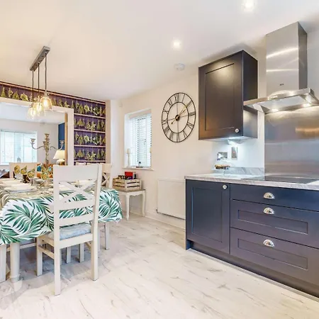 4 Bed In Oc-82616 Holiday home Whitby