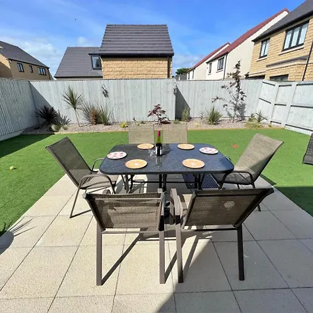 4 Bed In Oc-82616 Holiday home