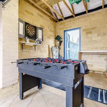 4 Bed In Oc-82616 * Whitby