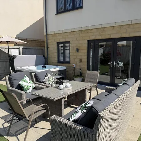 4 Bed In Oc-82616 Уитби