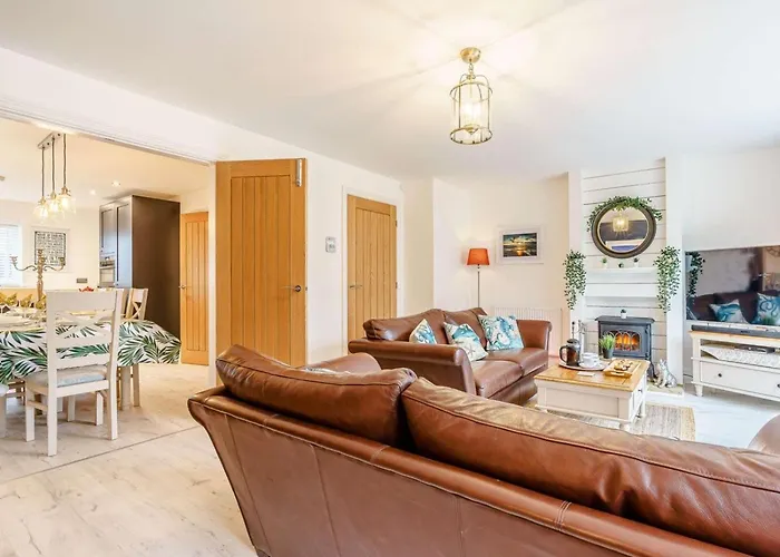 4 Bed In Oc-82616 * Whitby